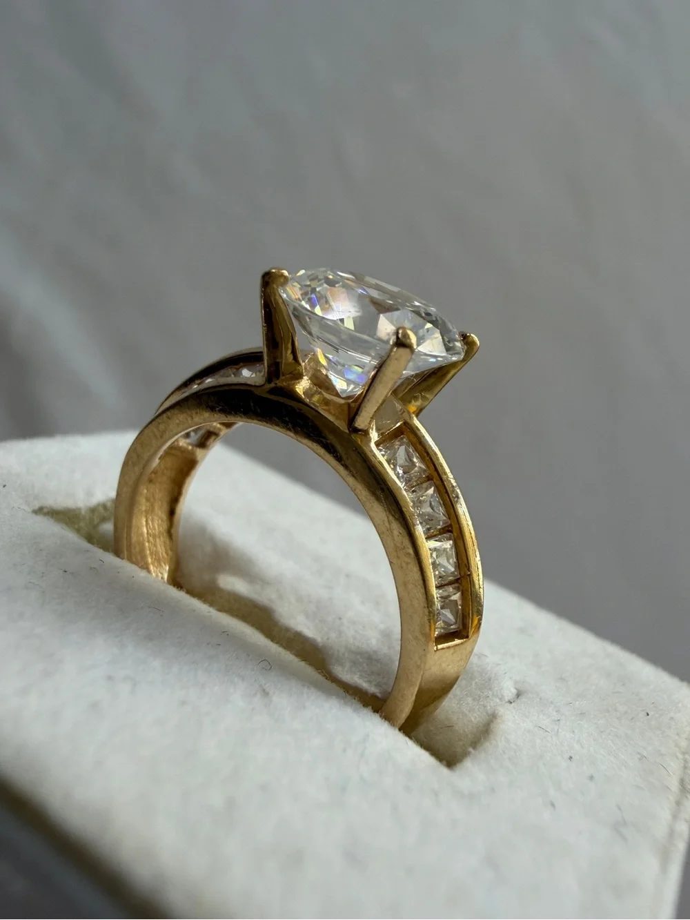 14 k Gold Round-Cut Cubic Zirconia Ring with Side Accent Stones